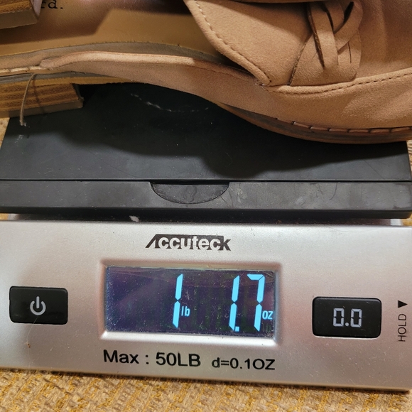 Indigo Rd. Size 7 Tan Slip-On Loafers - Picture 2 of 5